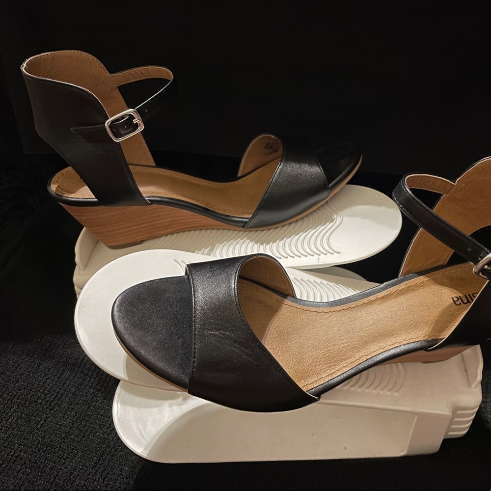 Comfy short wedge